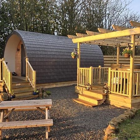 Campsie Luxury Pods With Hot Tub Hotell Glasgow Exteriör bild