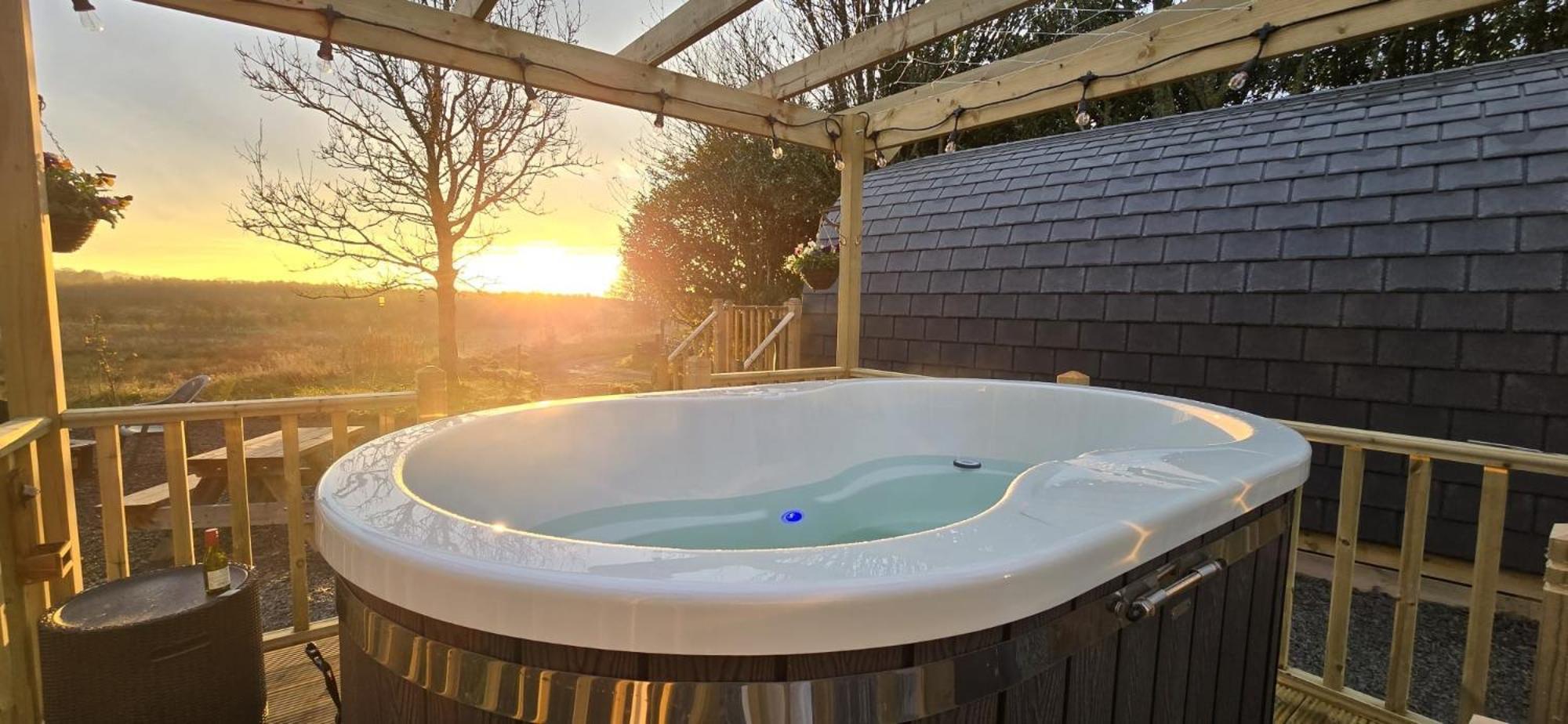 Campsie Luxury Pods With Hot Tub Hotell Glasgow Exteriör bild